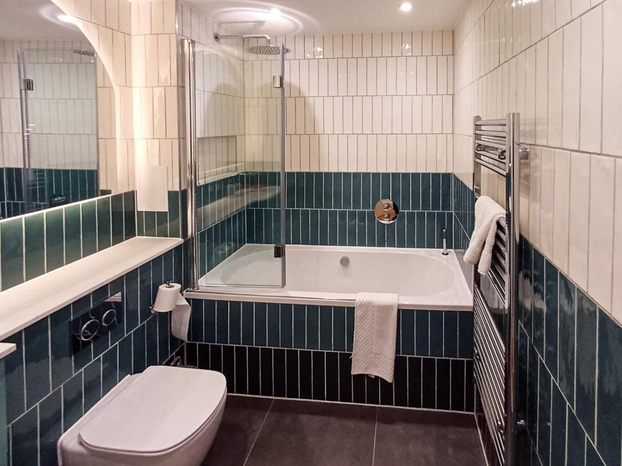 Modern 2-Bedroom, 2-Bathroom Apartment In West Kensington London Luaran gambar