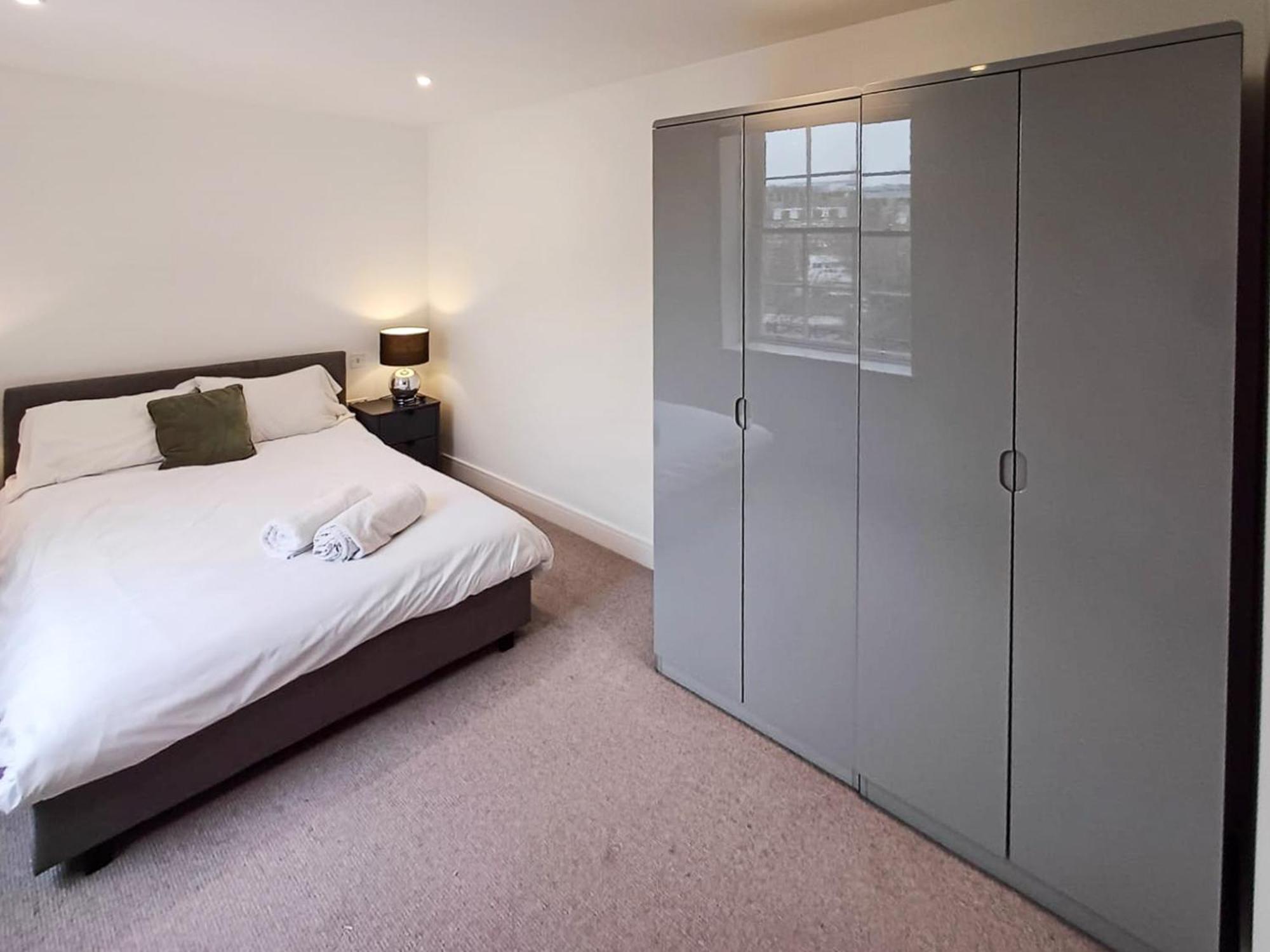 Modern 2-Bedroom, 2-Bathroom Apartment In West Kensington London Luaran gambar