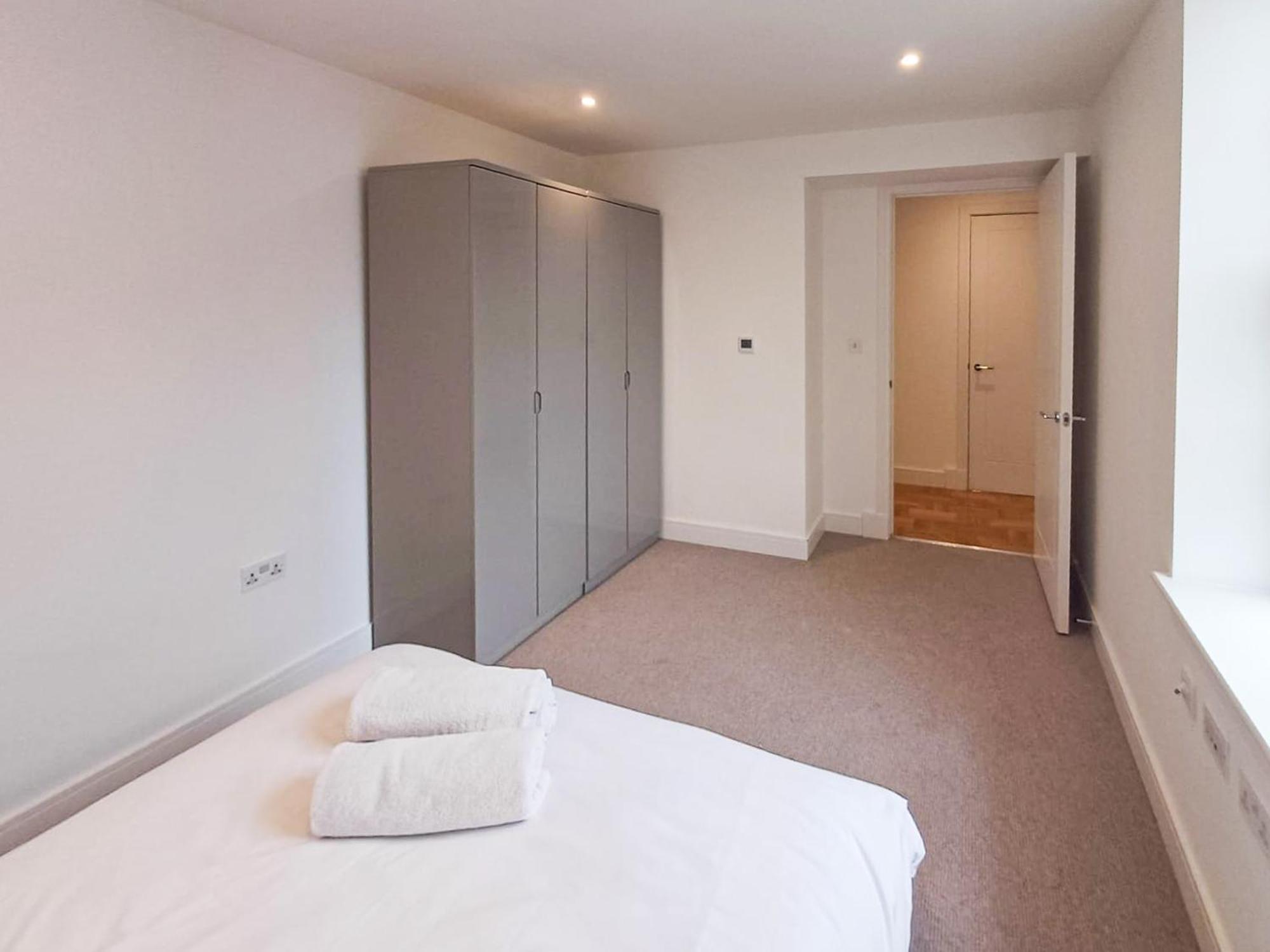 Modern 2-Bedroom, 2-Bathroom Apartment In West Kensington London Luaran gambar